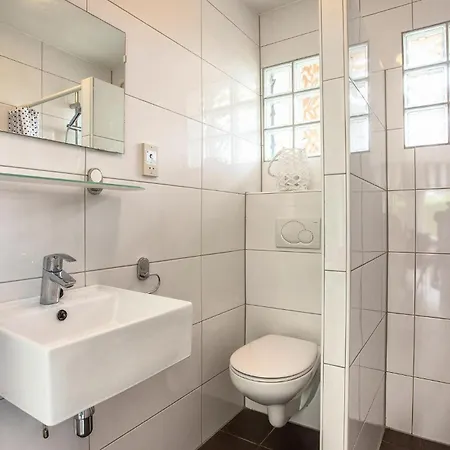 Дом отдыха 2 Bedroom Lovely In